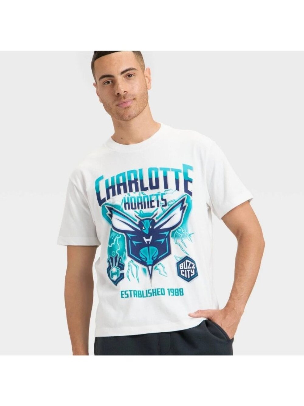 NWT Vintage Style Men's Large Charlotte Hornets NBA T-Shirt - Original Use